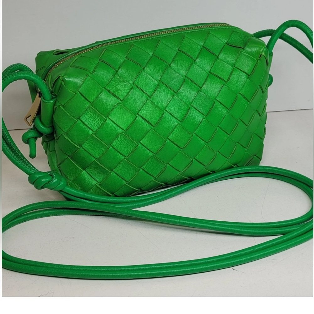 SOLD ❌Bottega Veneta Green lambskin Leather Small Loop Camera Bag